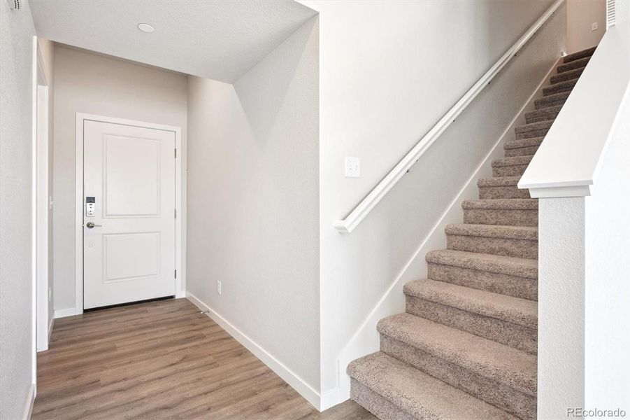 Spacious, unfurnished interior of a new home in Legato, Commerce City (Image 20).