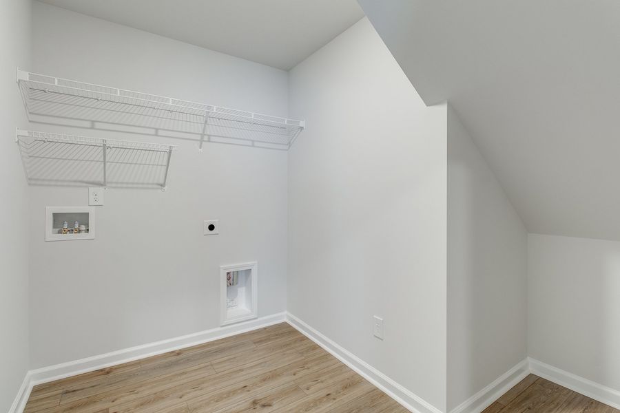 Spacious, unfurnished interior of a new home in Winston Point, Gilbert (Image 24).