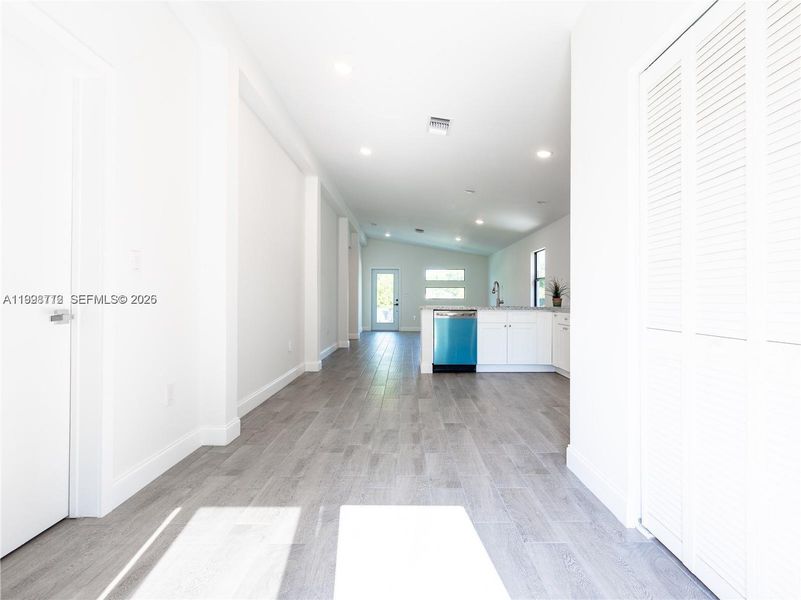 Spacious, unfurnished interior of a new home in , Pompano Beach (Image 32).