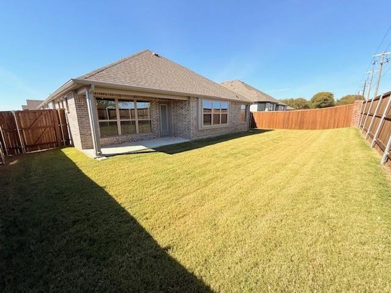 Exterior details and patio area of a home in , Venus (Image 3).