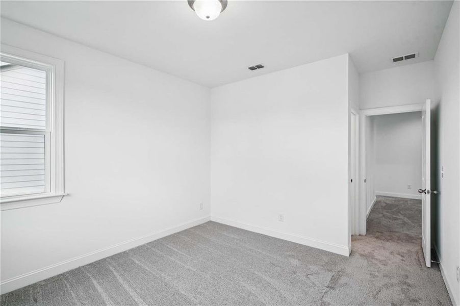 Spacious, unfurnished interior of a new home in East Harbor II at Chestatee, Dawsonville (Image 35).