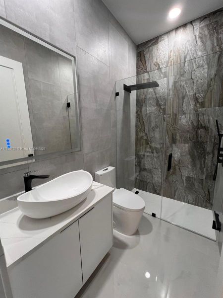 Furnished interior view inside a new home in , Cape Coral (Image 28).