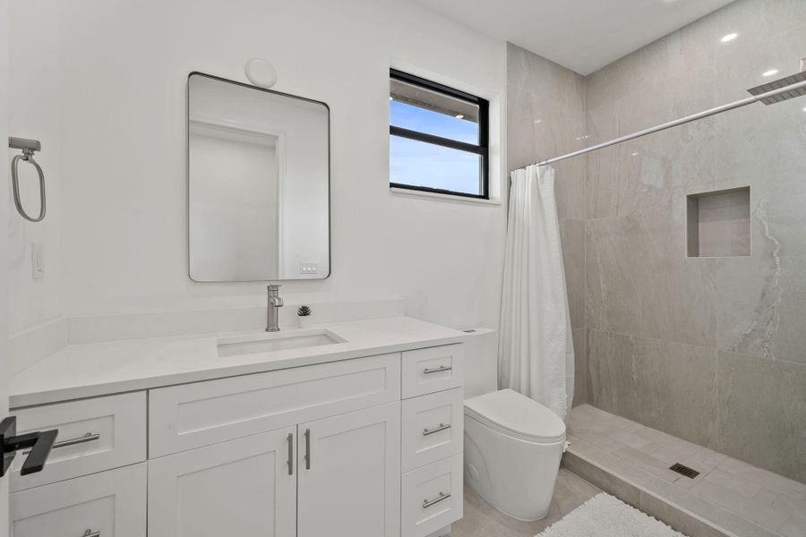 Full Bath for 2nd BR