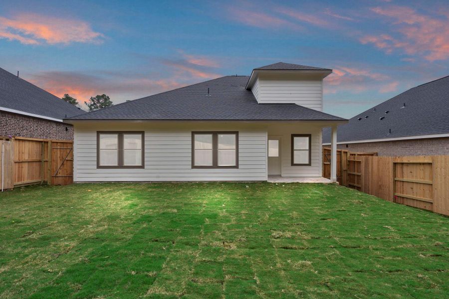Exterior details and patio area of a home in Westridge Cove 50', Conroe (Image 21).