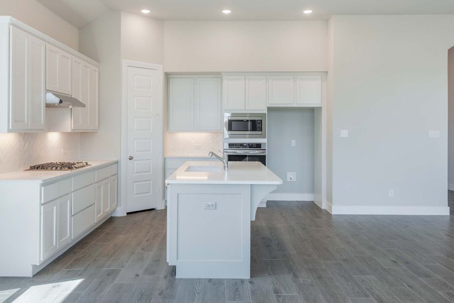 Representative furnished interior of a home built from the Milton by Highland Homes in 6 Creeks at Waterridge, Kyle (Image 8).