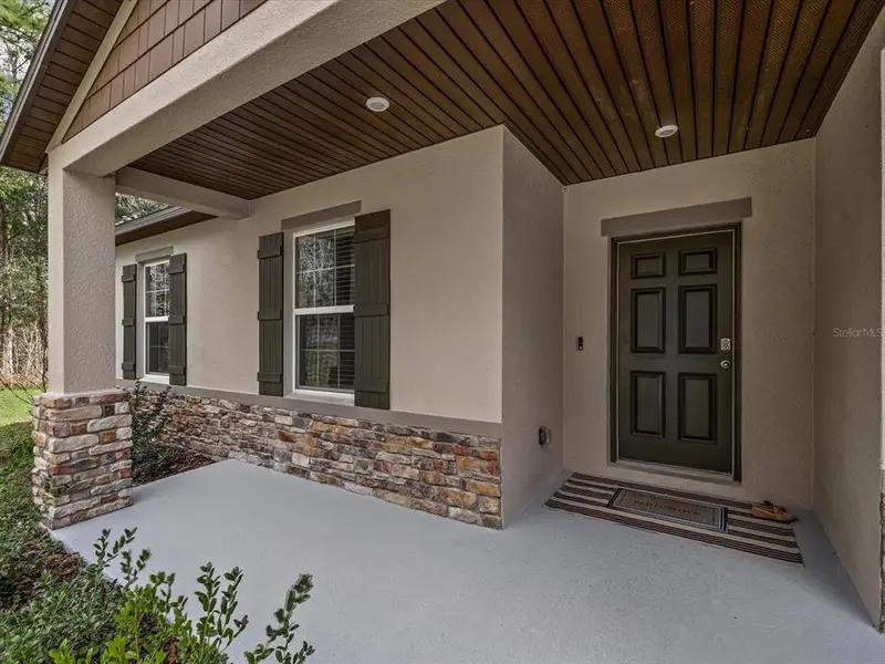 Exterior details and patio area of a home in Royal Highlands, Brooksville (Image 24).