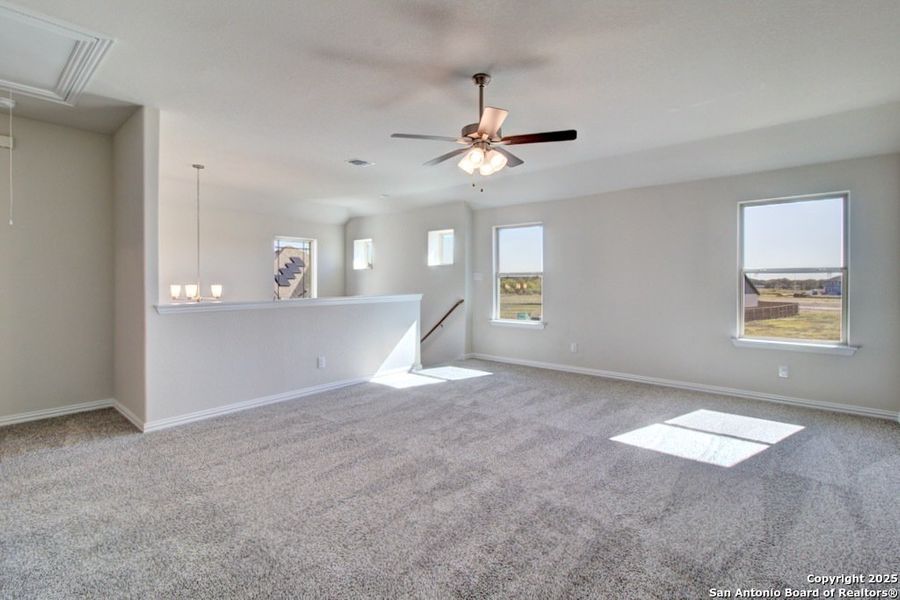 Spacious, unfurnished interior of a new home in Sunflower Ridge, New Braunfels (Image 10).