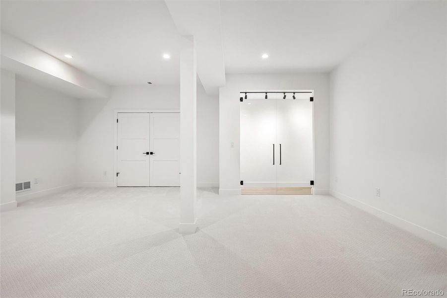Spacious, unfurnished interior of a new home in , Denver (Image 22).