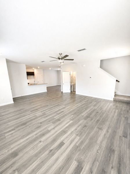 Spacious, unfurnished interior of a new home in Hobson Park, Antioch (Image 9).