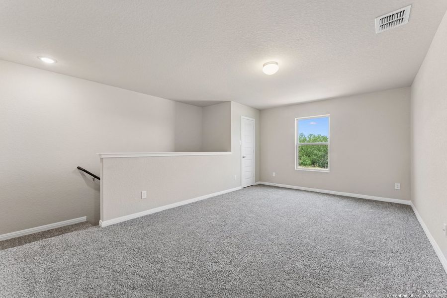 Spacious, unfurnished interior of a new home in Cinco Lakes, San Antonio (Image 16). Spacious, unfurnished interior of a new home in Cinco Lakes, San Antonio (Image 16).