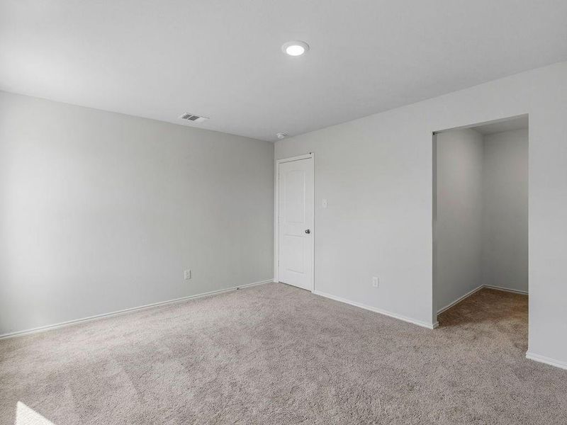 Spacious, unfurnished interior of a new home in Shirey Forest - Branches, Lufkin (Image 26).