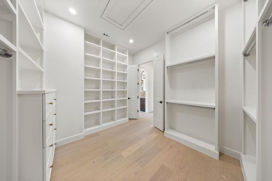 Spacious, unfurnished interior of a new home in , Dallas (Image 20). Spacious, unfurnished interior of a new home in , Dallas (Image 20).
