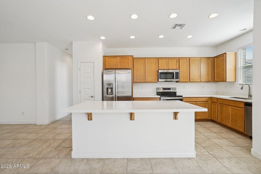 13-web-or-mls-W Vale Dr-S0502-013