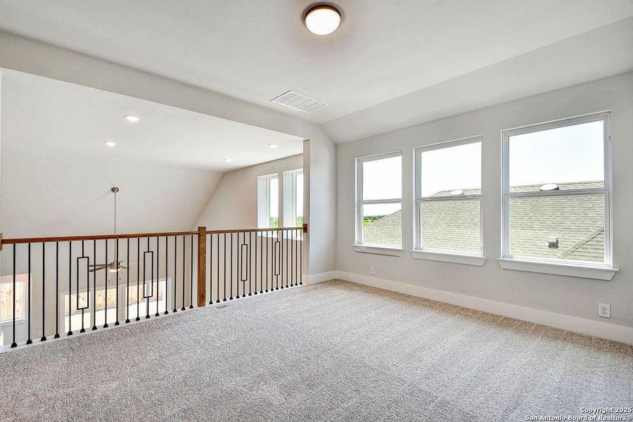 Spacious, unfurnished interior of a new home in Homestead, Schertz (Image 16).