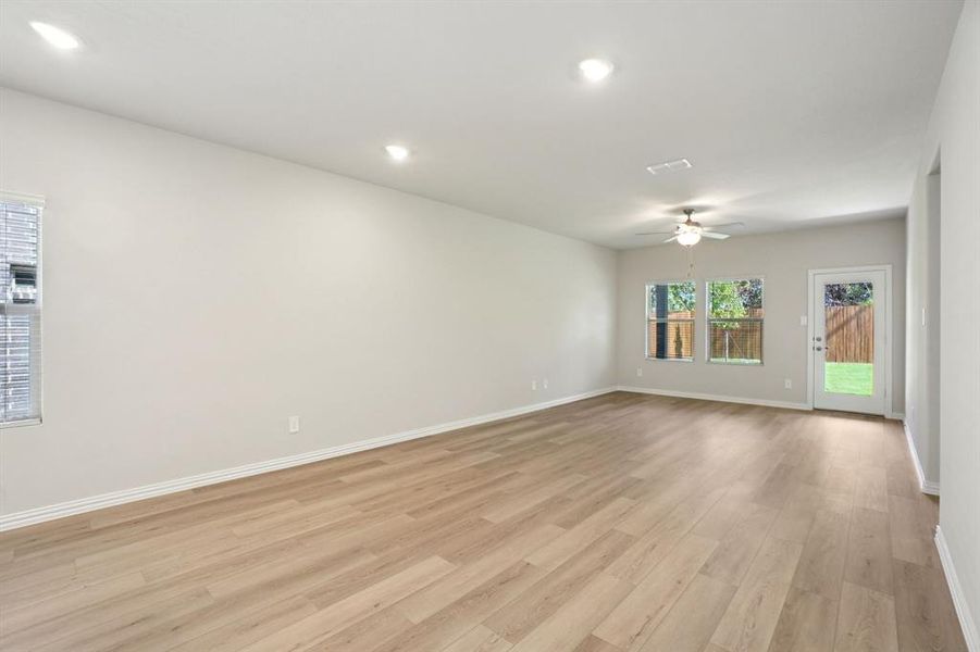 Spacious, unfurnished interior of a new home in Eastridge - Spring Series, McKinney (Image 27). Spacious, unfurnished interior of a new home in Eastridge - Spring Series, McKinney (Image 27).