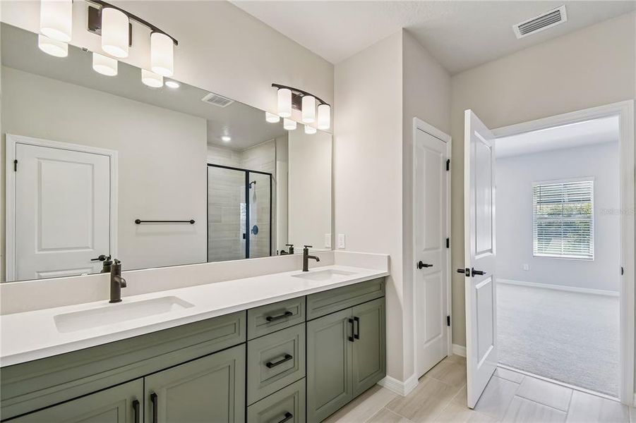 Furnished interior view inside a new home in , Orlando (Image 10).