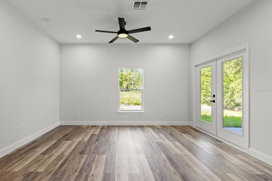 Spacious, unfurnished interior of a new home in , Citrus Springs (Image 28).