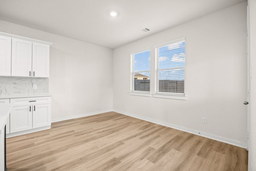 Spacious, unfurnished interior of a new home in Glendale Lakes, Rosharon (Image 19).