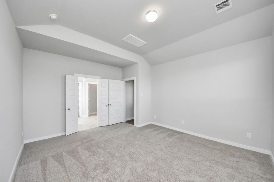 Escape and relax in the exquisite primary suite, a haven to unwind after a long day. The spacious room, located on first floor, boasts plush carpeting, soothing paint tones, high ceilings, and expansive windows adorned with privacy blinds. Escape and relax in the exquisite primary suite, a haven to unwind after a long day. The spacious room, located on first floor, boasts plush carpeting, soothing paint tones, high ceilings, and expansive windows adorned with privacy blinds.