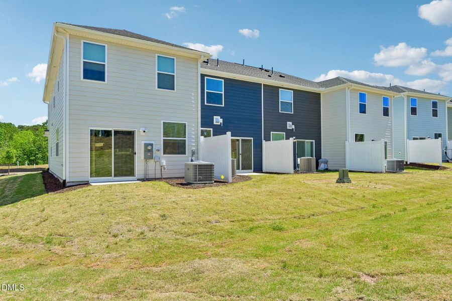 33-web-or-mls-Glen Lyon Drive-S2204-033