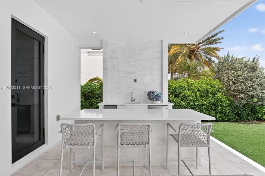Exterior details and patio area of a home in , Fort Lauderdale (Image 3).