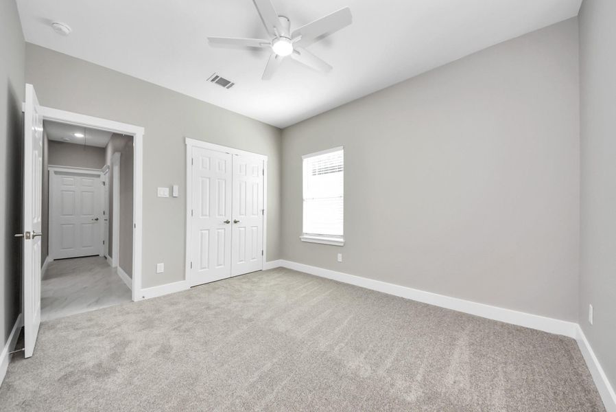 Spacious, unfurnished interior of a new home in , Baytown (Image 10).