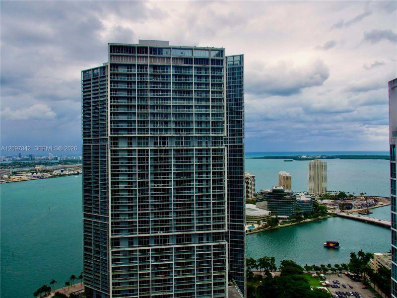 Condo located in Miami, FL showcasing its design and architecture (Image 15).