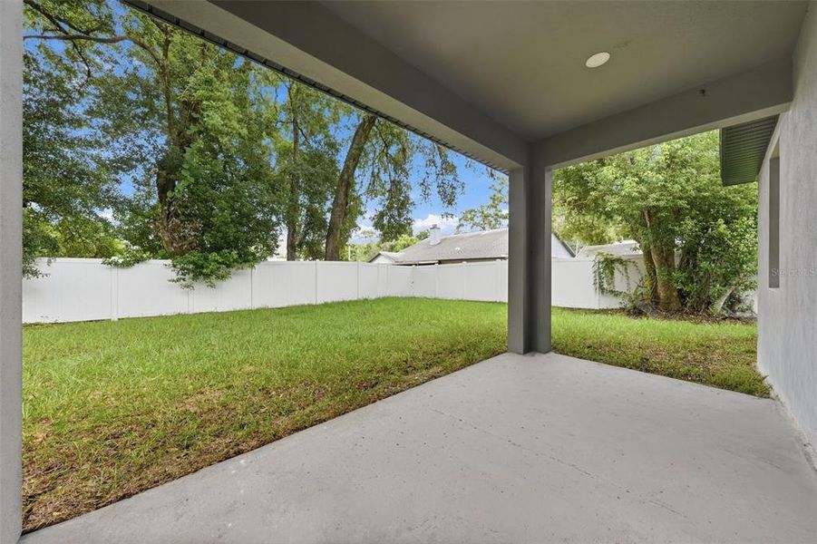 Exterior details and patio area of a home in , Altamonte Springs (Image 24).