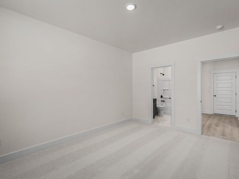 Spacious, unfurnished interior of a new home in Woods Crossing, Gallatin (Image 39).