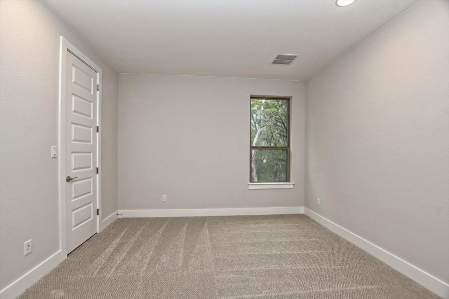 Spacious, unfurnished interior of a new home in The Hollows on Lake Travis, Leander (Image 20).