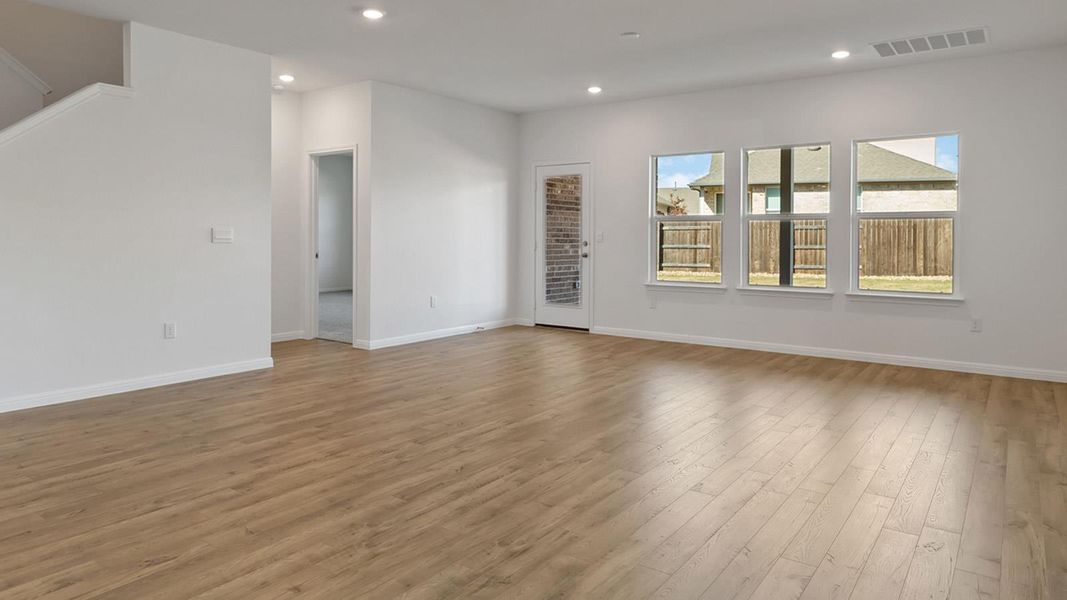 Spacious, unfurnished interior of a new home in Bar W Ranch, Leander (Image 9).