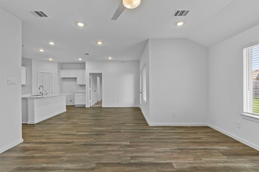 Spacious, unfurnished interior of a new home in River Ranch Trails, Dayton (Image 20). Spacious, unfurnished interior of a new home in River Ranch Trails, Dayton (Image 20).