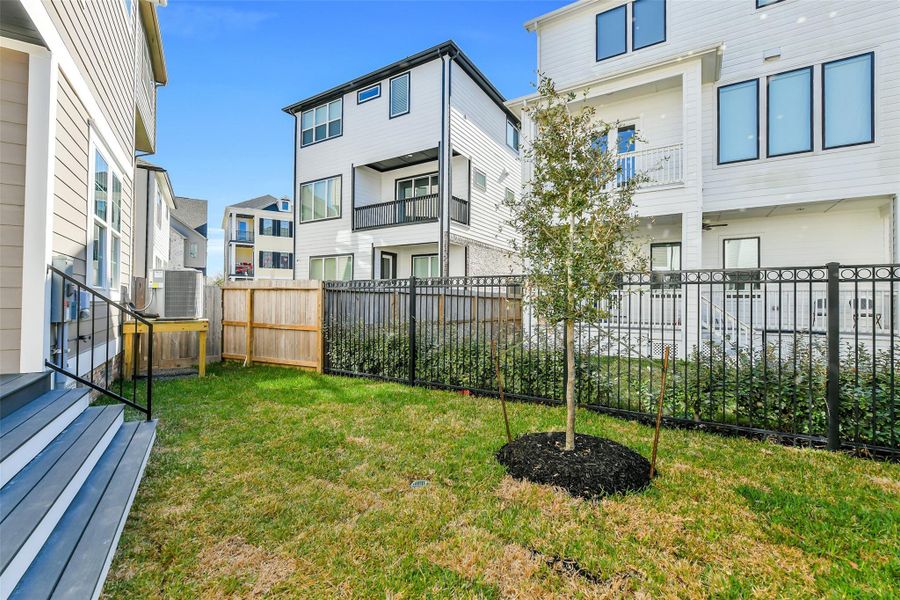 Exterior details and patio area of a home in Reserve in Memorial, Houston (Image 26).