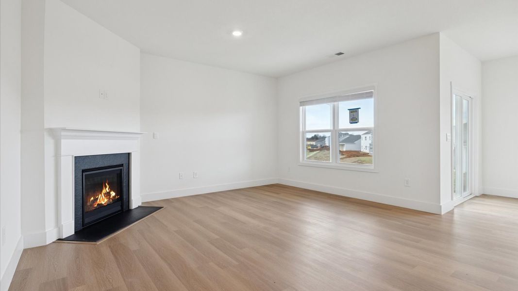 Spacious, unfurnished interior of a new home in Millstone Village, Morristown (Image 11).