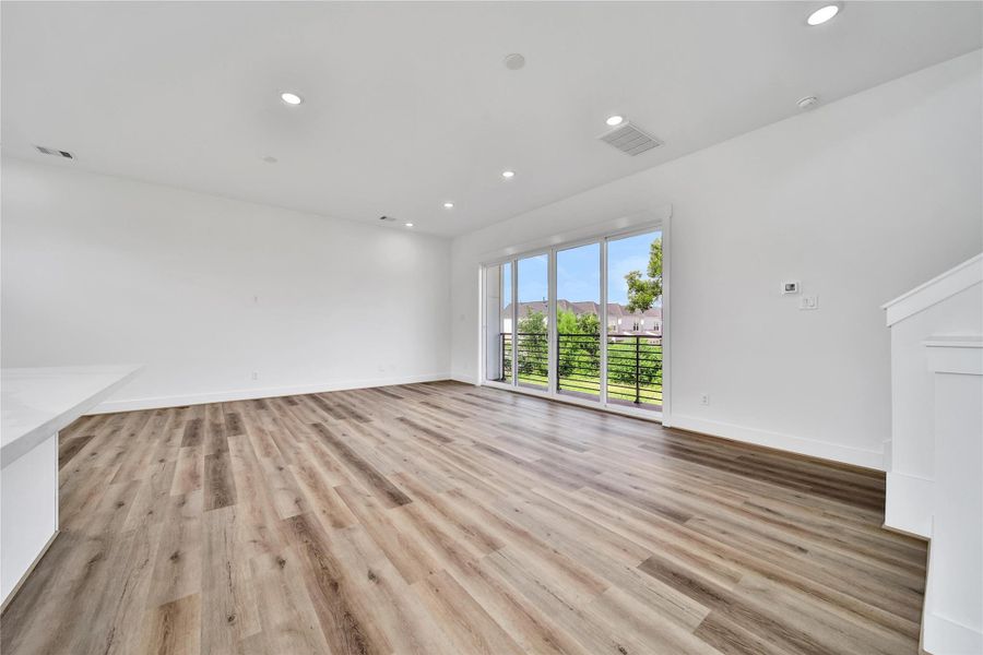 Spacious, unfurnished interior of a new home in , Houston (Image 20).