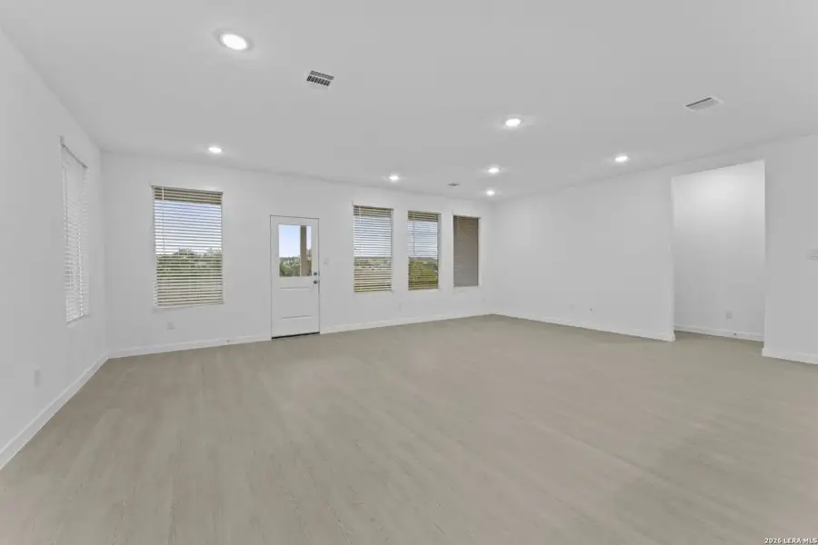 Spacious, unfurnished interior of a new home in Brookmill, San Antonio (Image 26).