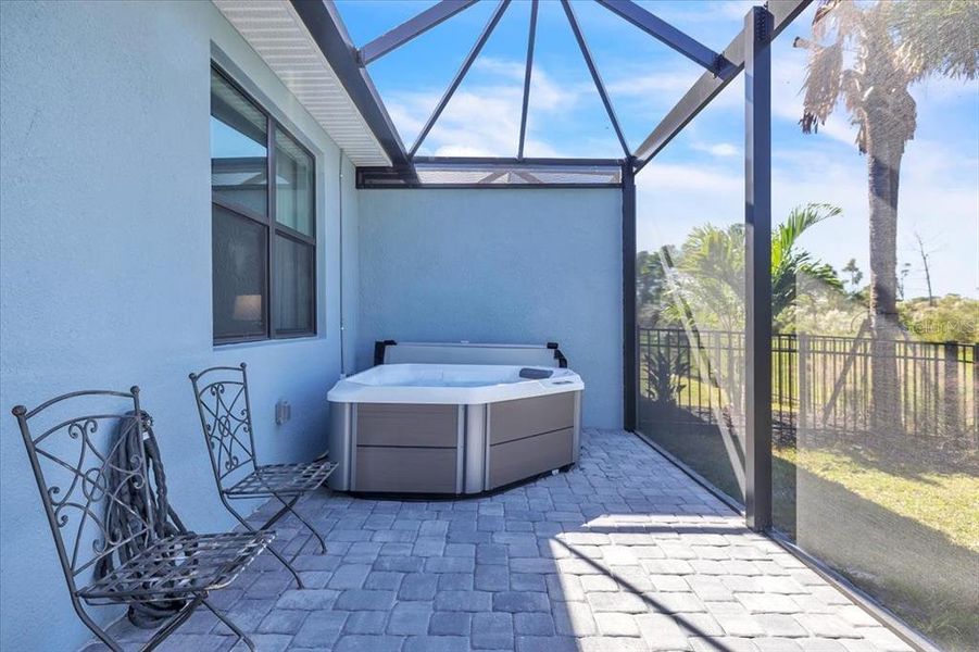 Exterior details and patio area of a home in , Venice (Image 31).