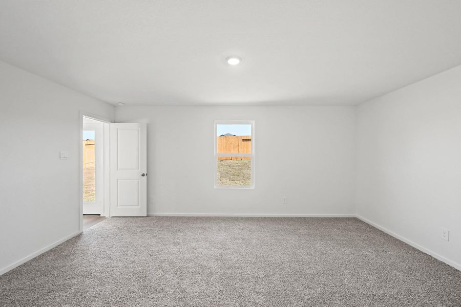 Spacious, unfurnished interior of a new home in Lexington Heights, Willis (Image 8).