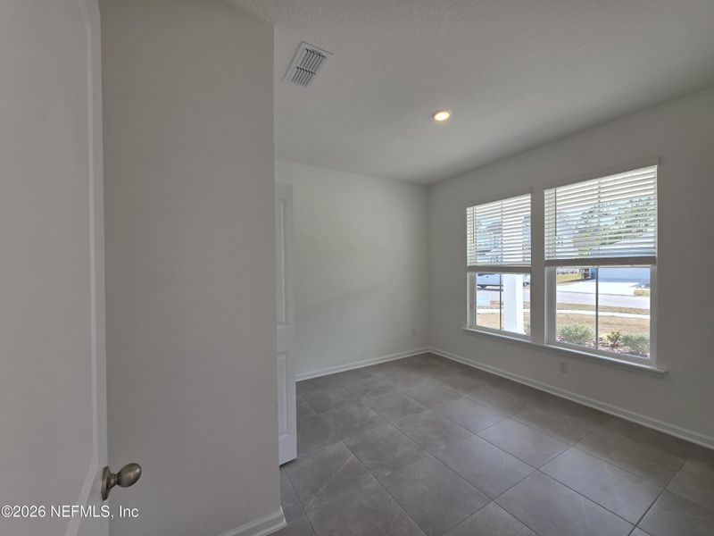 Spacious, unfurnished interior of a new home in Hyland Trail, Green Cove Springs (Image 24).
