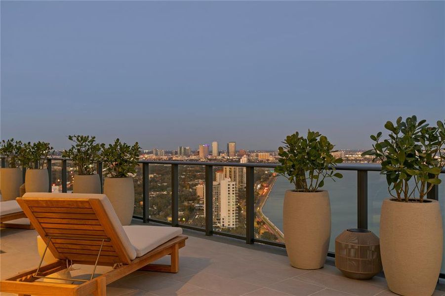 Condo located in Tampa, FL showcasing its design and architecture (Image 30). Condo located in Tampa, FL showcasing its design and architecture (Image 30).