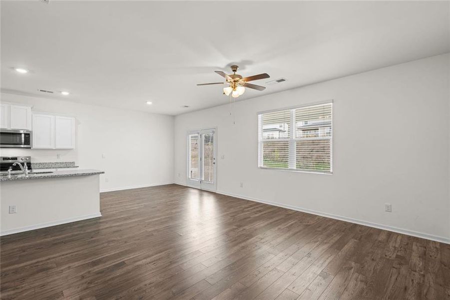 Spacious, unfurnished interior of a new home in Twin Lakes, Hoschton (Image 23).