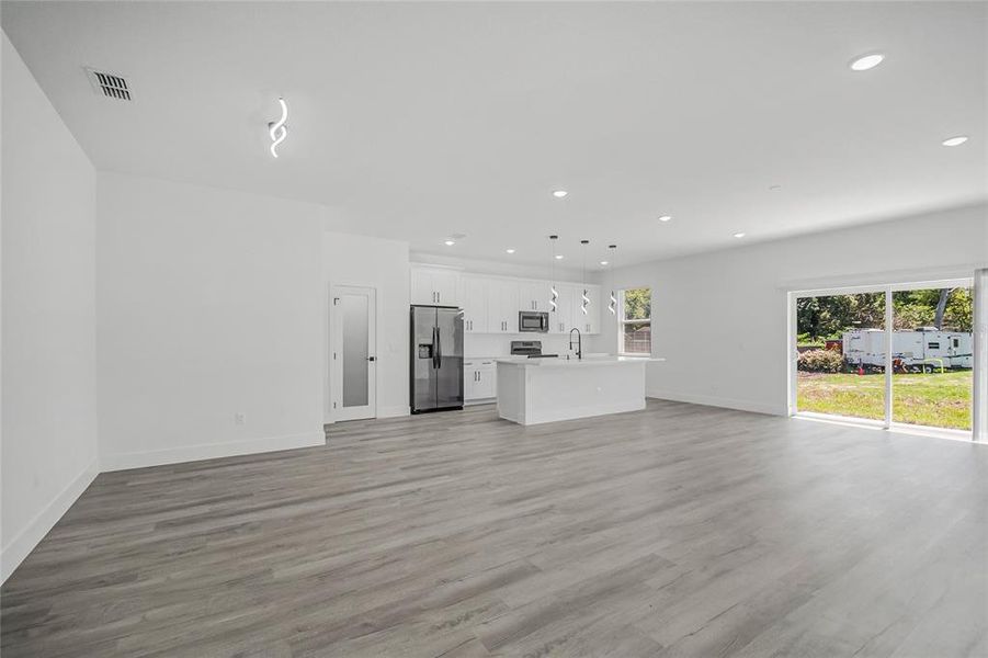 Spacious, unfurnished interior of a new home in , St. Cloud (Image 33).