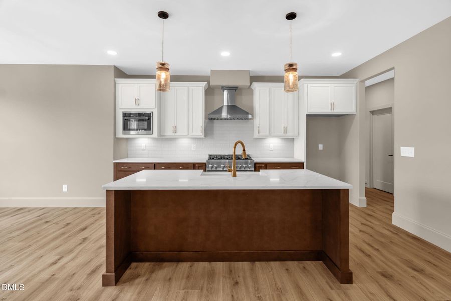 19-web-or-mls-8810 Rudy Dr-18