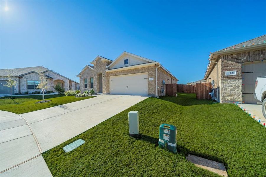 Ranch-style house with a front yard