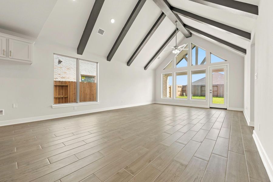 Representative image. Features, selections and colors may vary.