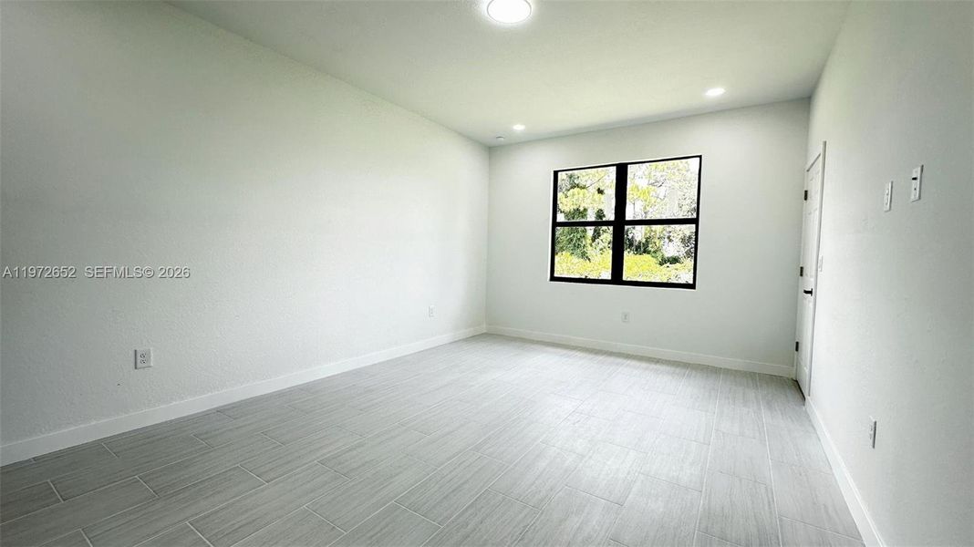 Spacious, unfurnished interior of a new home in , Lehigh Acres (Image 16).