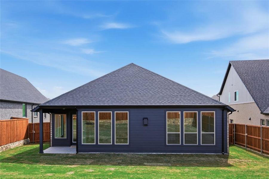 Exterior details and patio area of a home in Talon Hills, Fort Worth (Image 3).