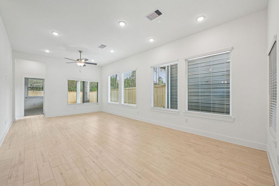 Spacious, unfurnished interior of a new home in Kresston, Montgomery (Image 15).