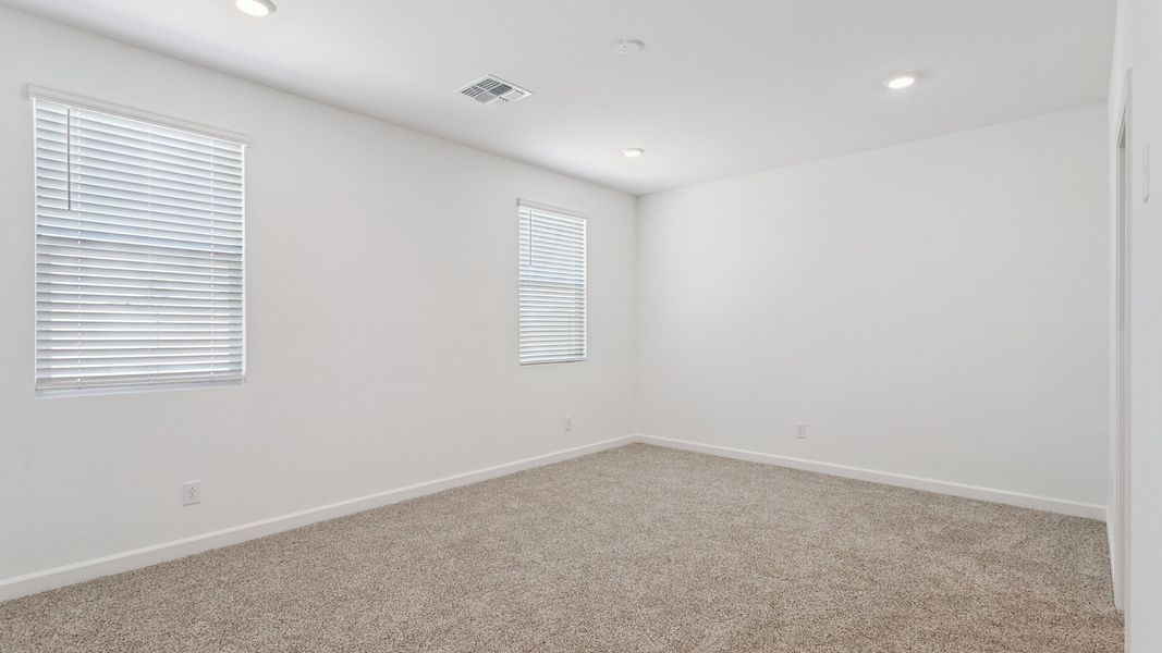 Spacious, unfurnished interior of a new home in Elena Trails, Maricopa (Image 21).