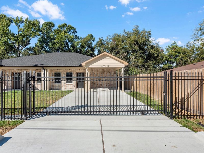 Exterior details and patio area of a home in , Houston (Image 24).